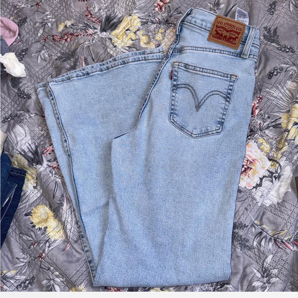 Levi’s ribcage bell 
Waist 28 
Lenght 30